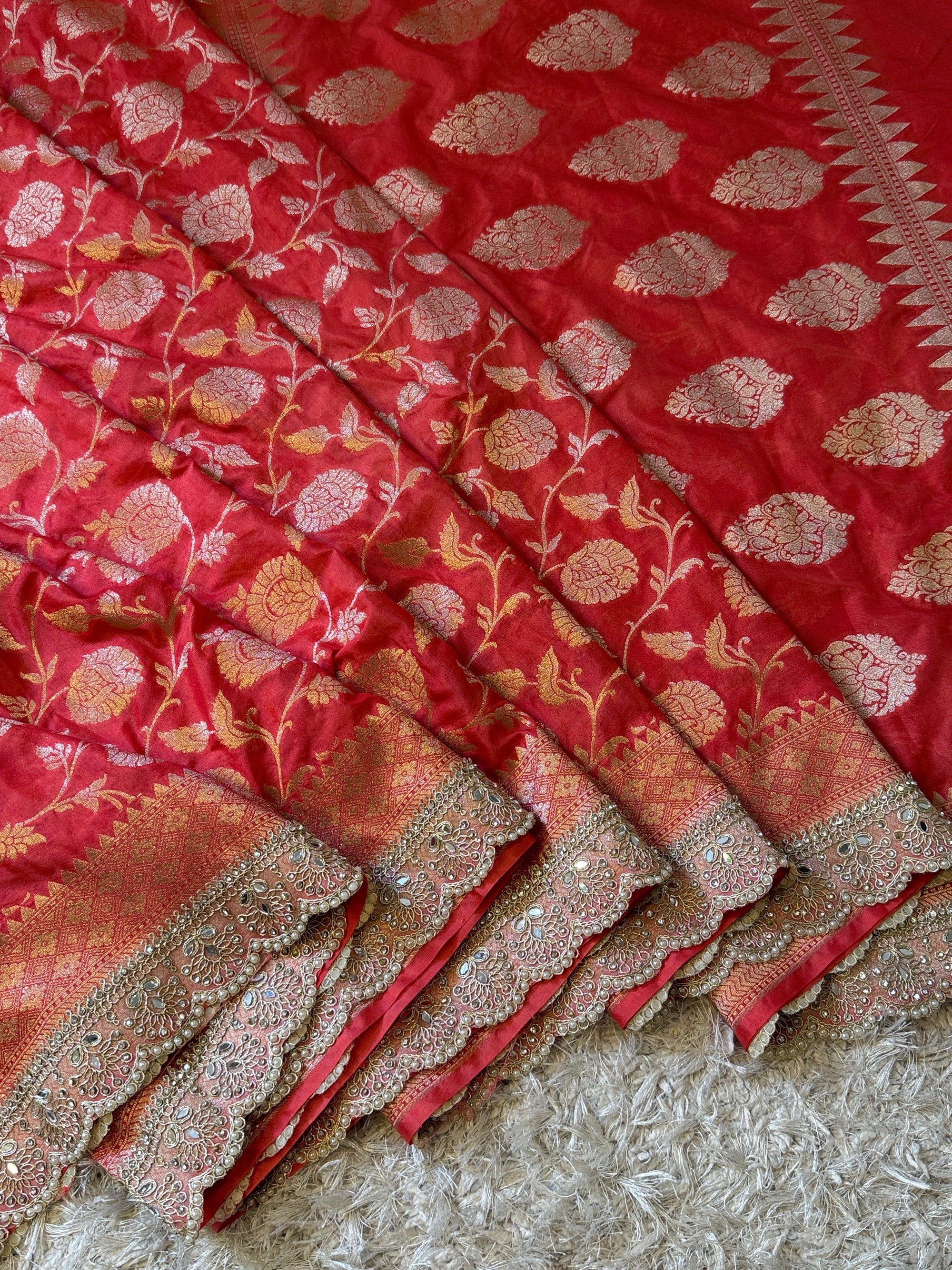 Handloom Banarasi Mashru Soft Silk Saree with Pearl Lace Border