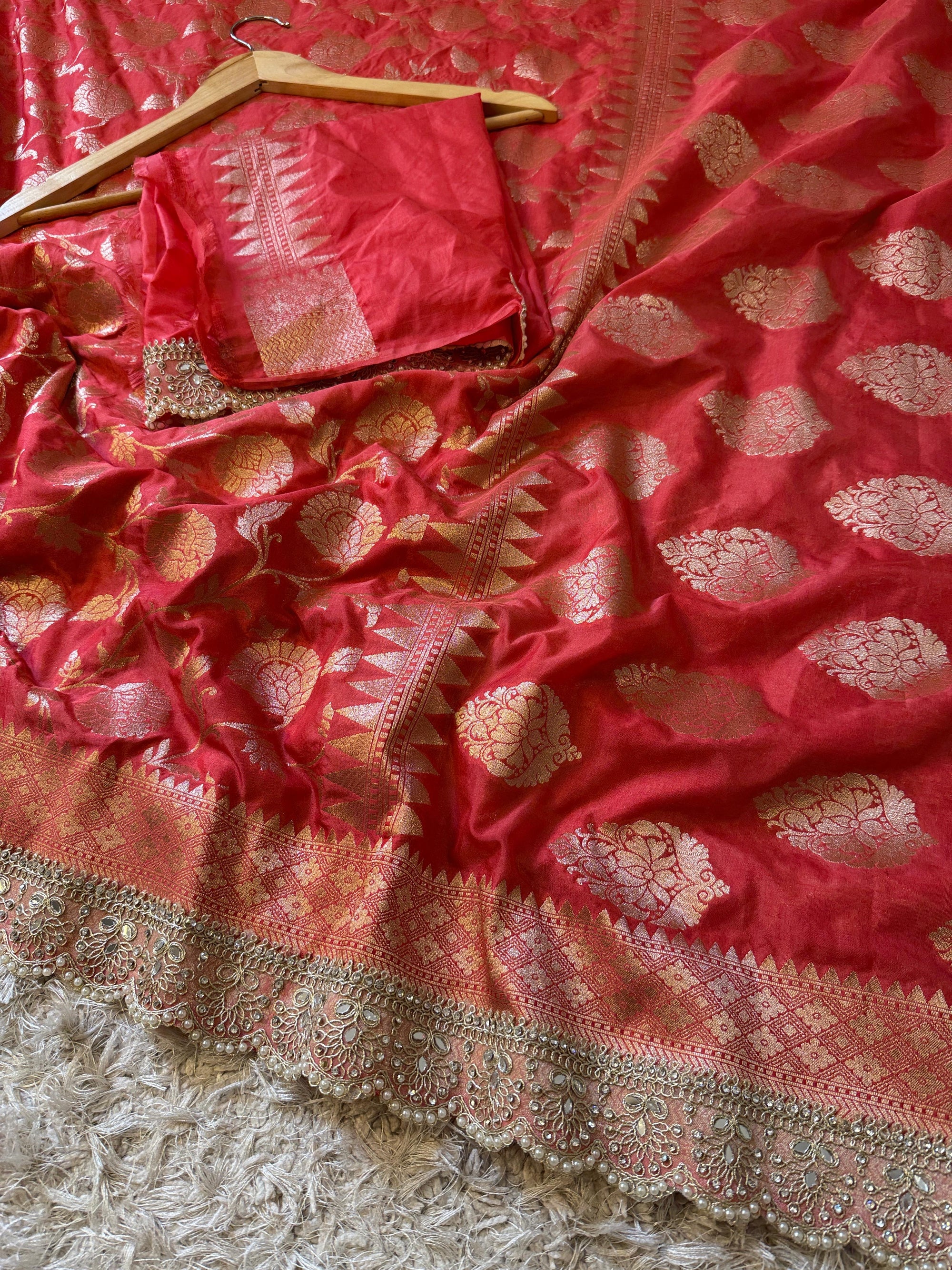 Handloom Banarasi Mashru Soft Silk Saree with Pearl Lace Border