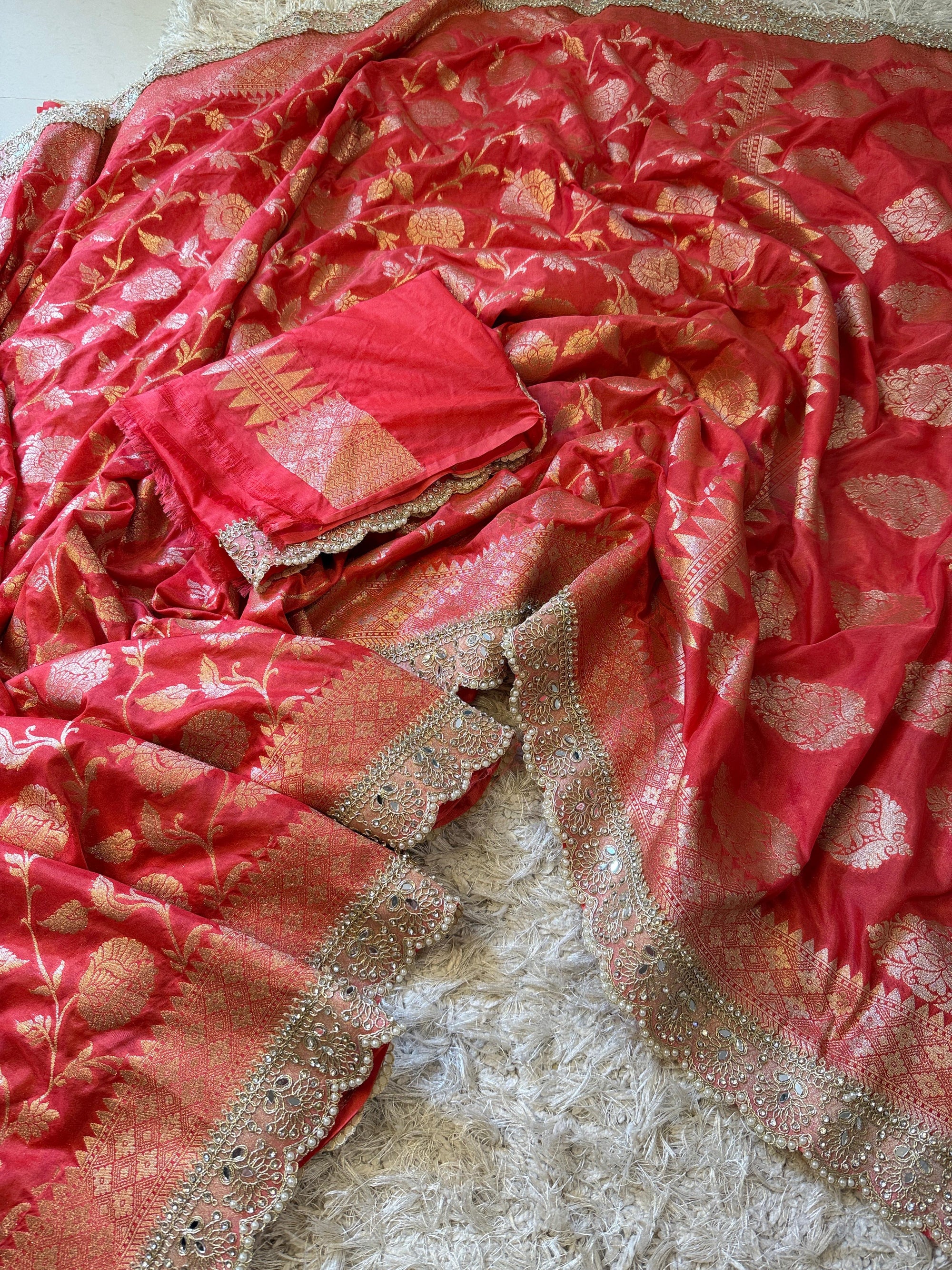 Handloom Banarasi Mashru Soft Silk Saree with Pearl Lace Border