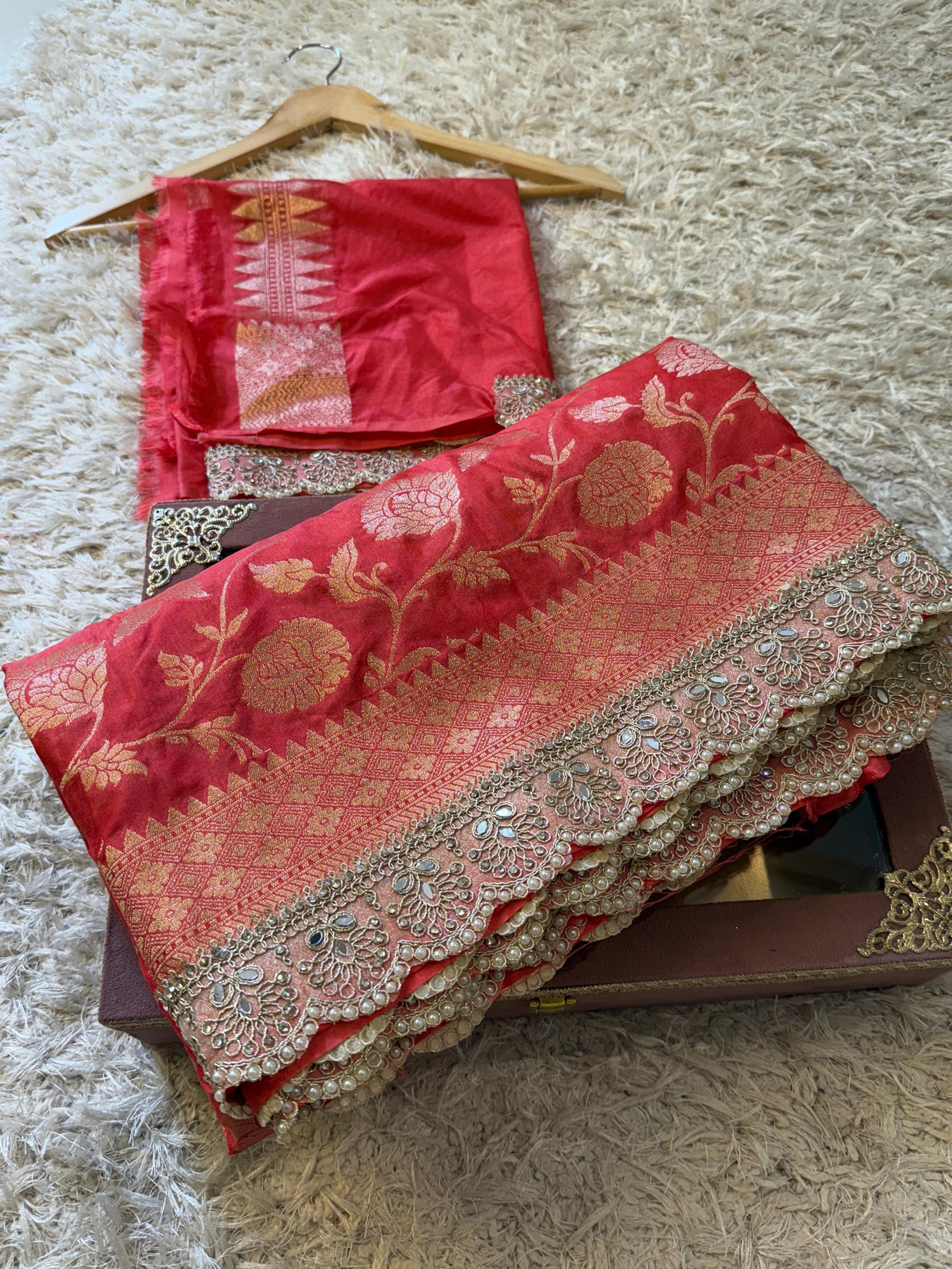 Handloom Banarasi Mashru Soft Silk Saree with Pearl Lace Border