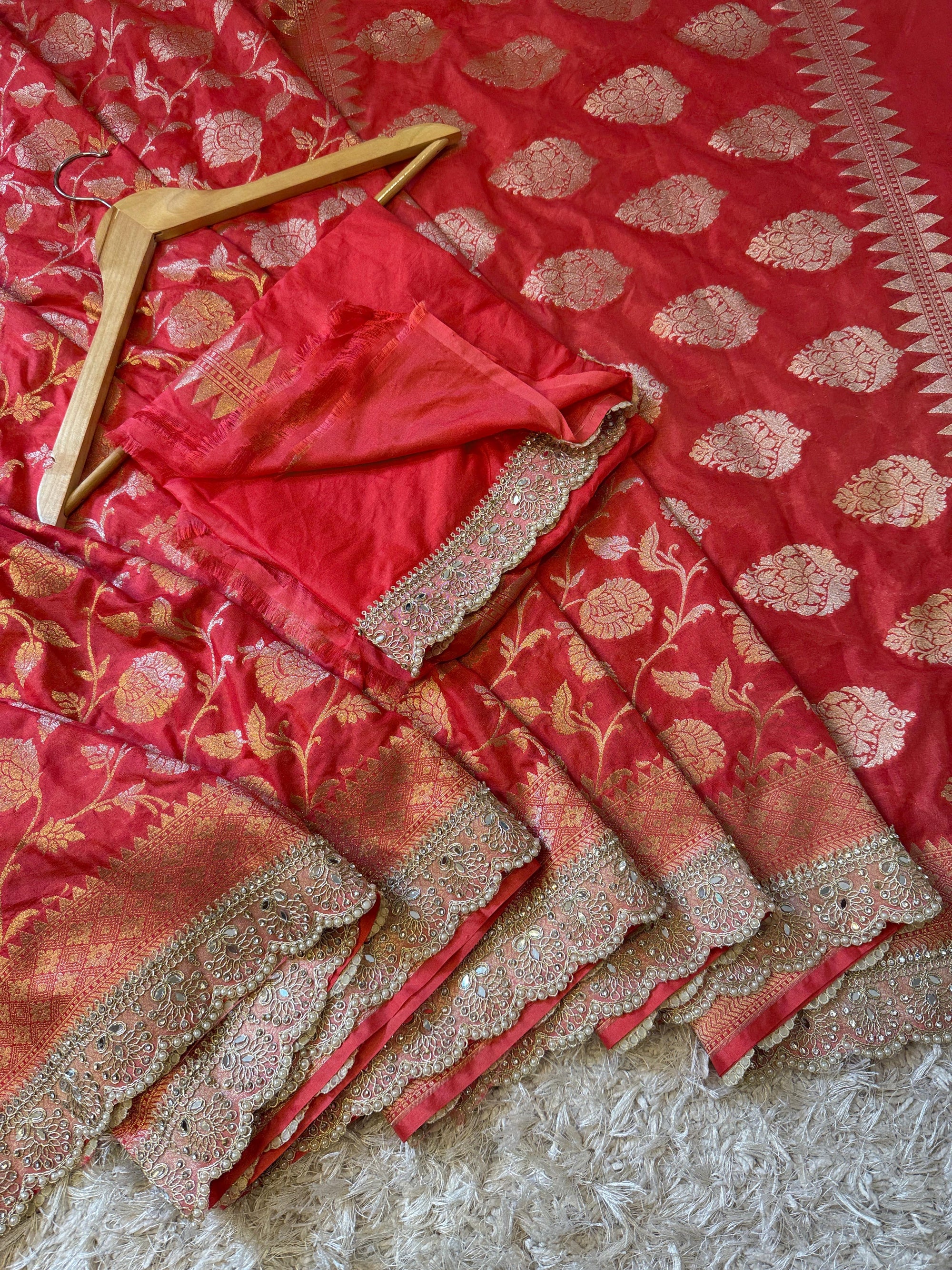 Handloom Banarasi Mashru Soft Silk Saree with Pearl Lace Border